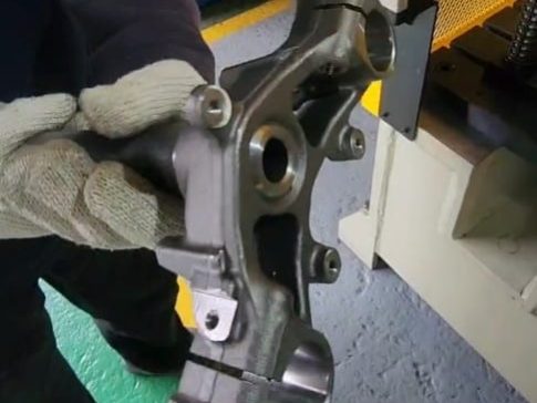 6520A立式壓合機_壓合工件