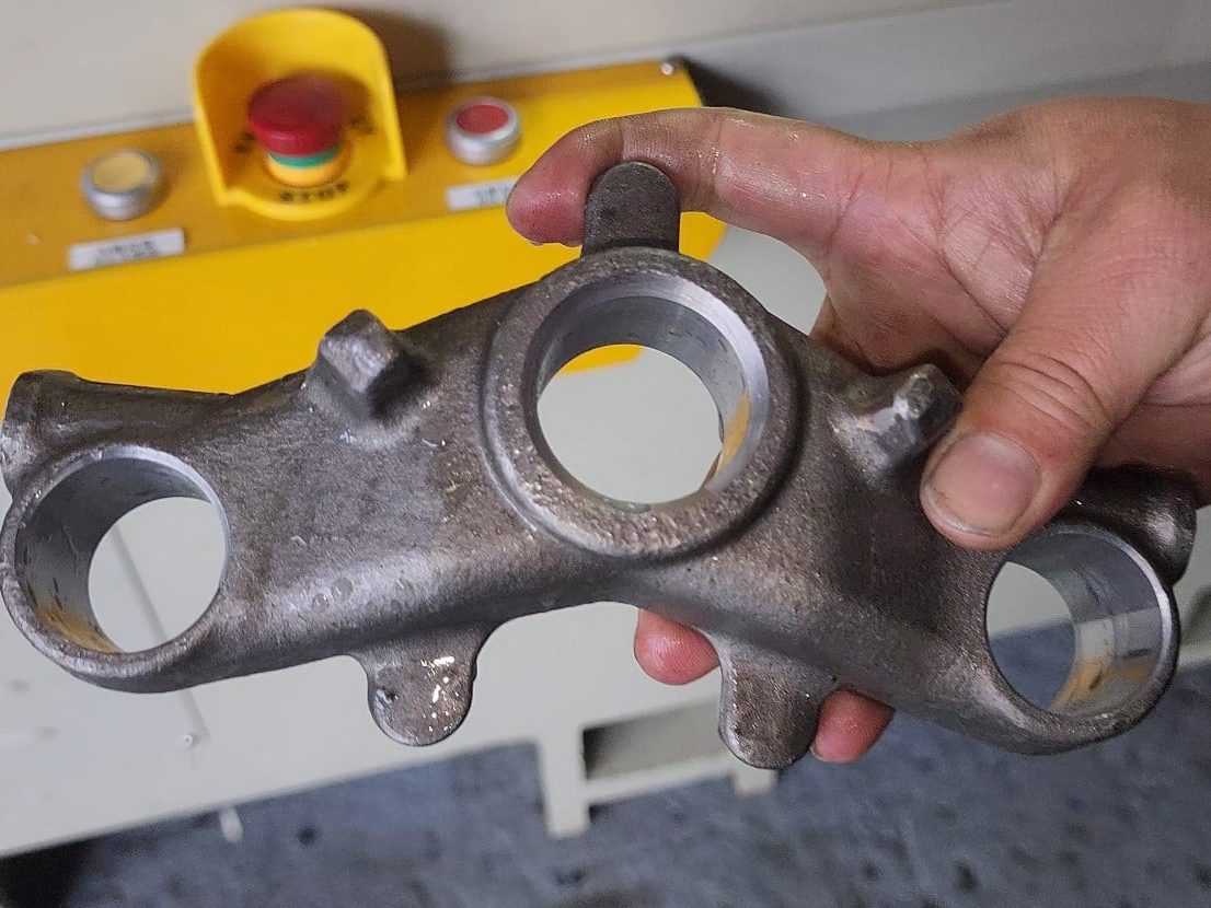 三孔二站鑽孔搪孔機-HC8788A：精確加工航空、汽車和機械零部件